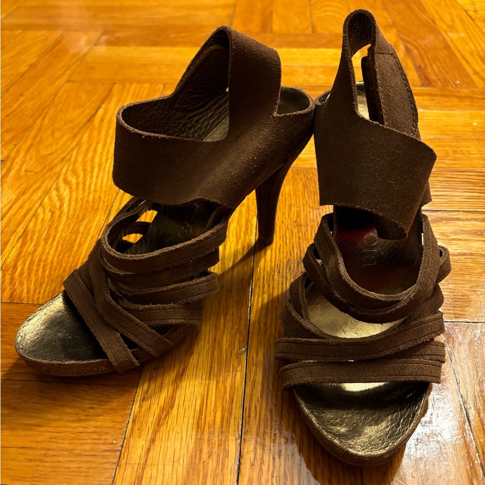 Pedro Garcia - Brown Heels (5.5)